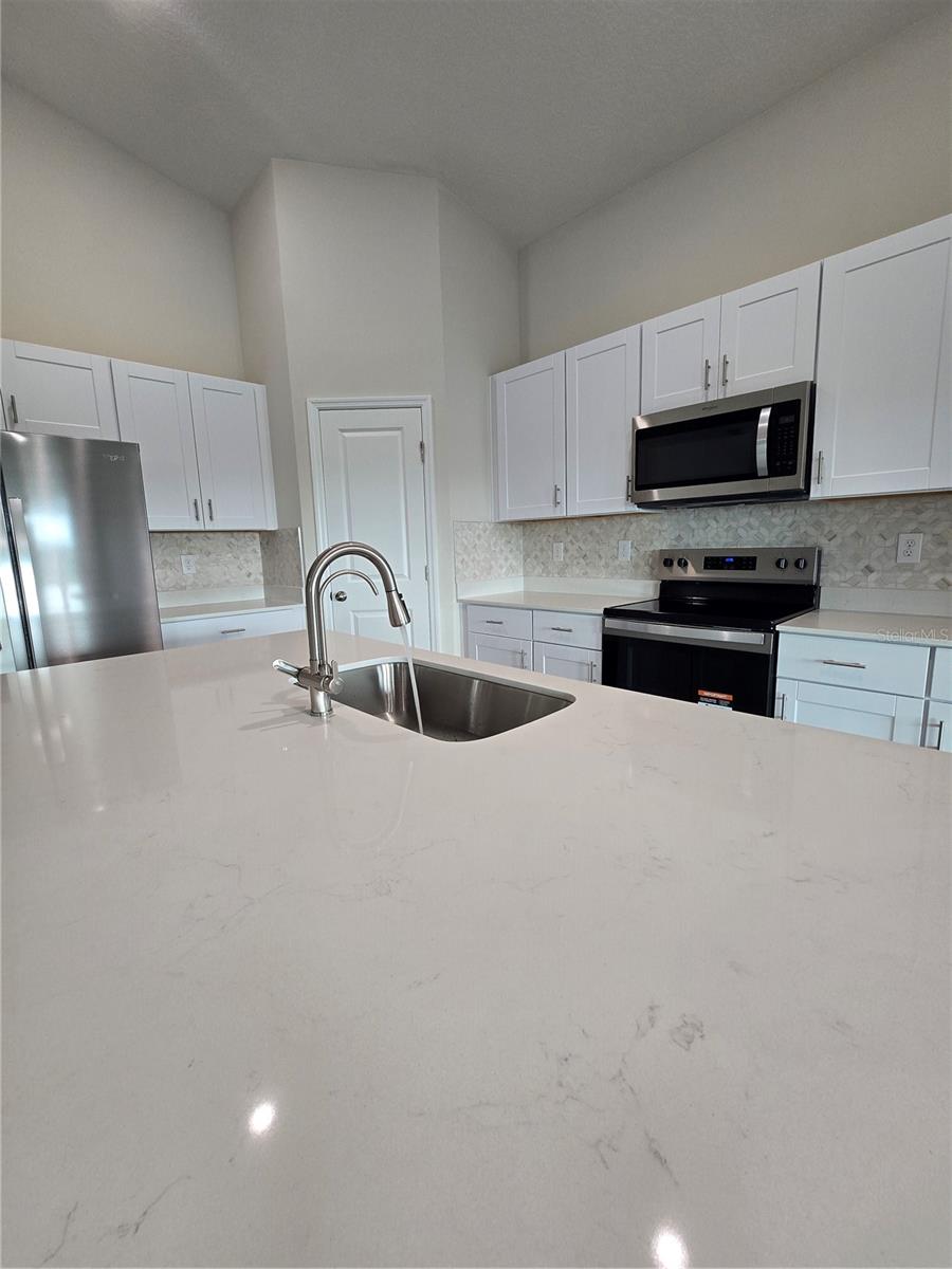 1728 Vanilla St Property Photo 2
