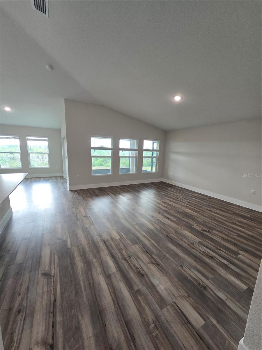 1728 Vanilla St Property Photo 3