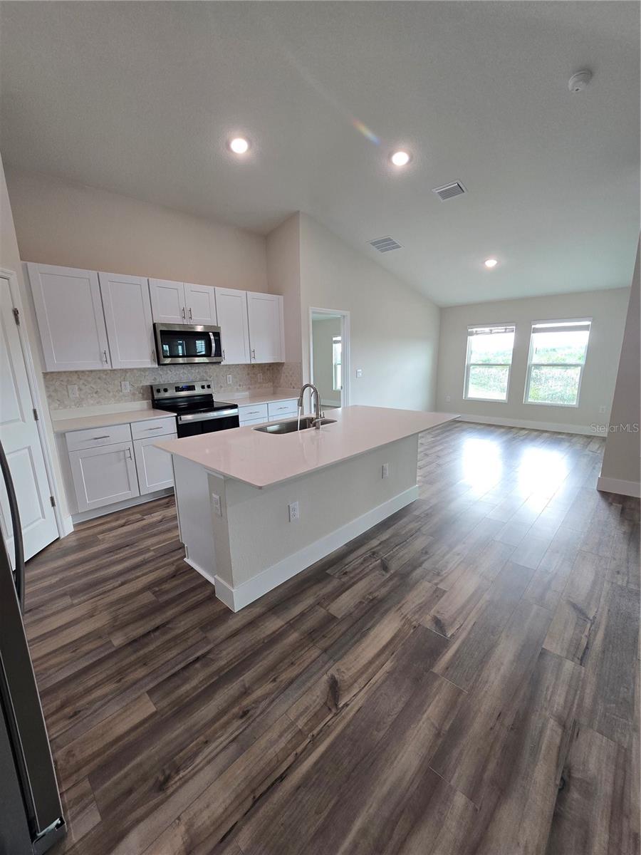 1728 Vanilla St Property Photo 6