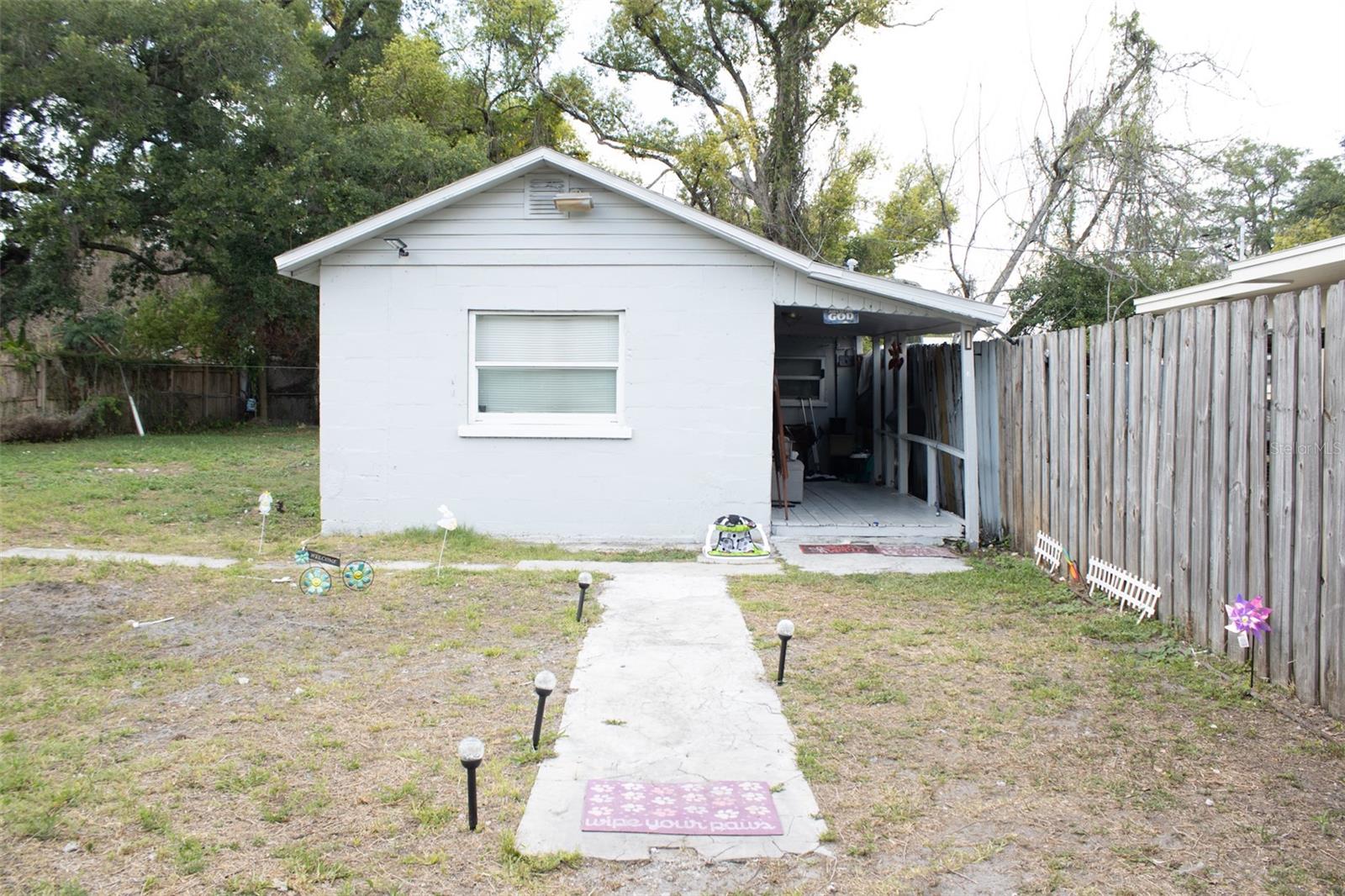 621 W South St Property Photo 2