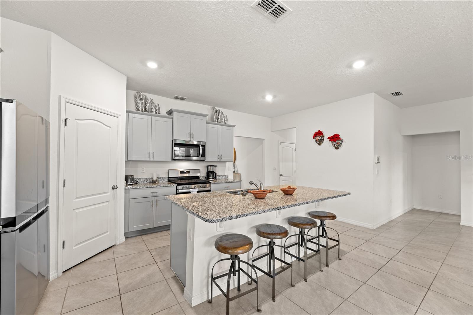 7630 Oakmoss Loop Property Photo 15