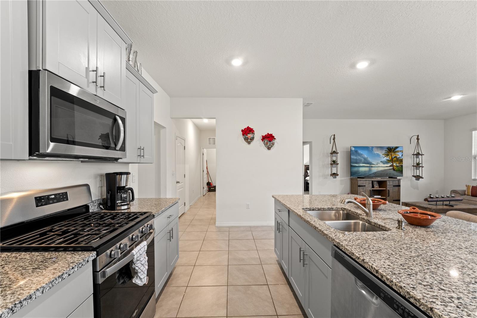 7630 Oakmoss Loop Property Photo 17