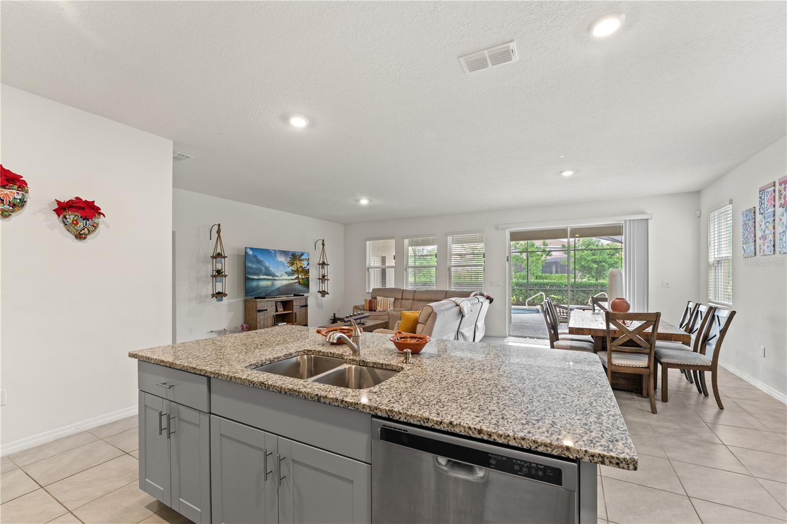7630 Oakmoss Loop Property Photo 18