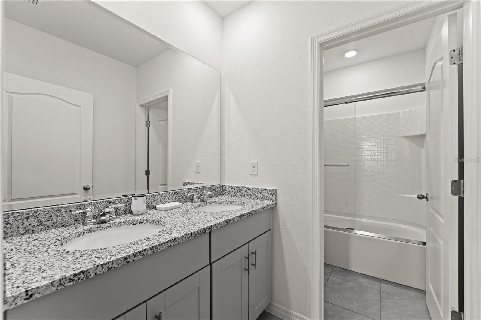 7630 Oakmoss Loop Property Photo 37