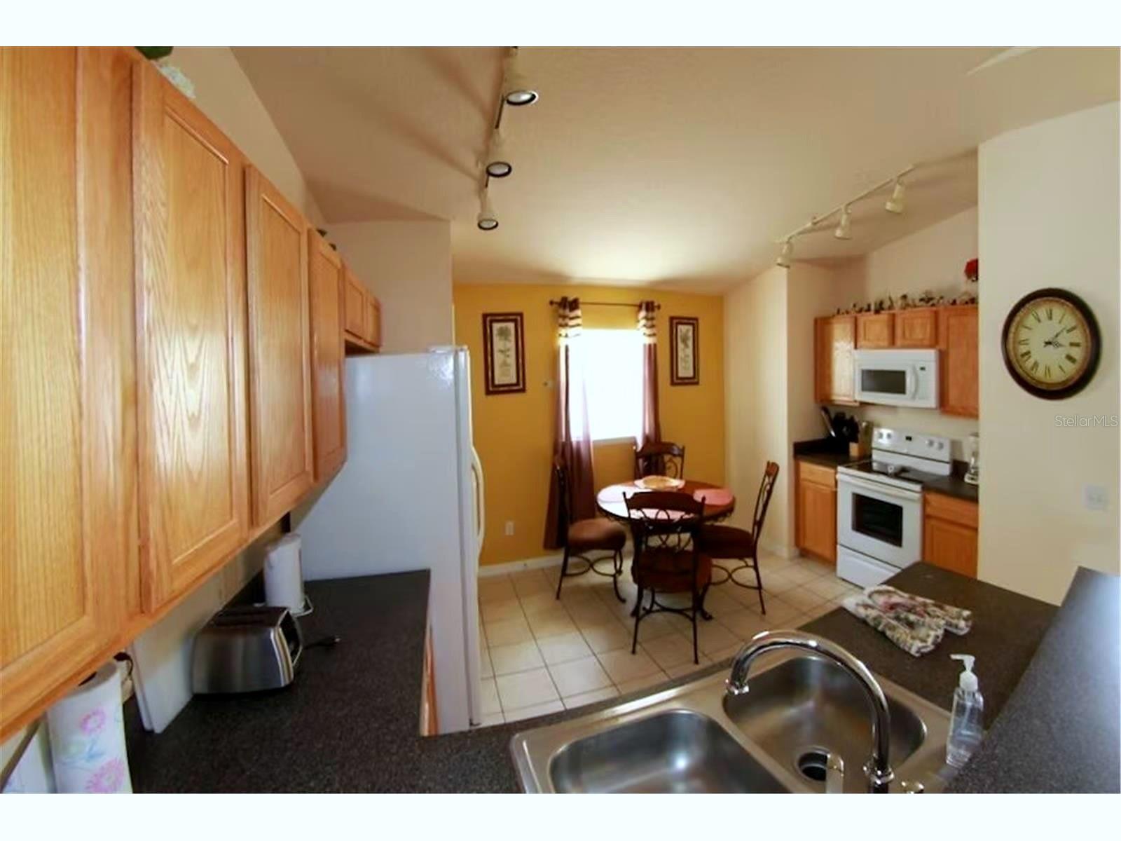 136 Starbird Ct Property Photo 7