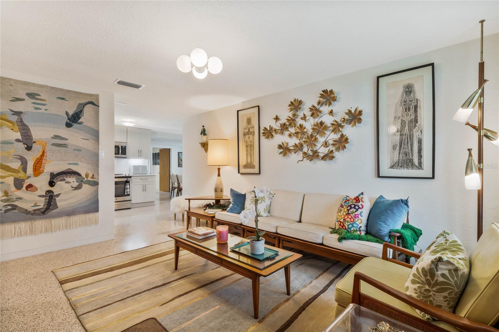 809 E 15th Ave Property Photo 4