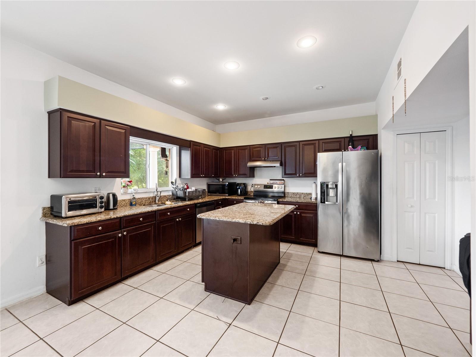 2072 Stone Cross Cir Property Photo 8