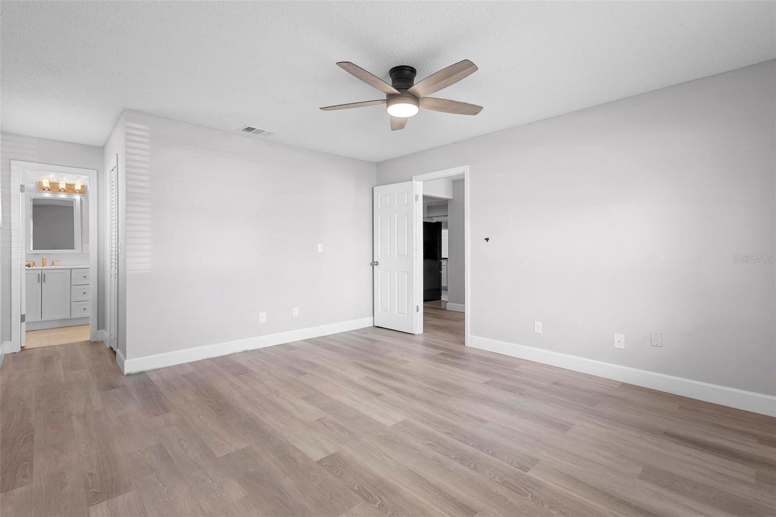 10140 Bridlewood Ave Property Photo 22