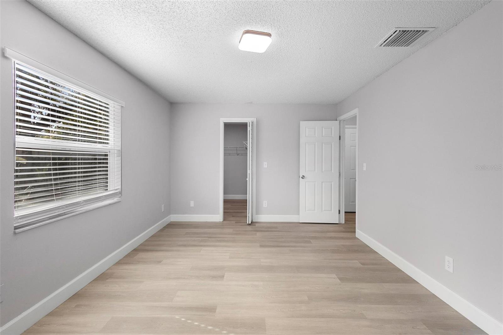 10140 Bridlewood Ave Property Photo 23