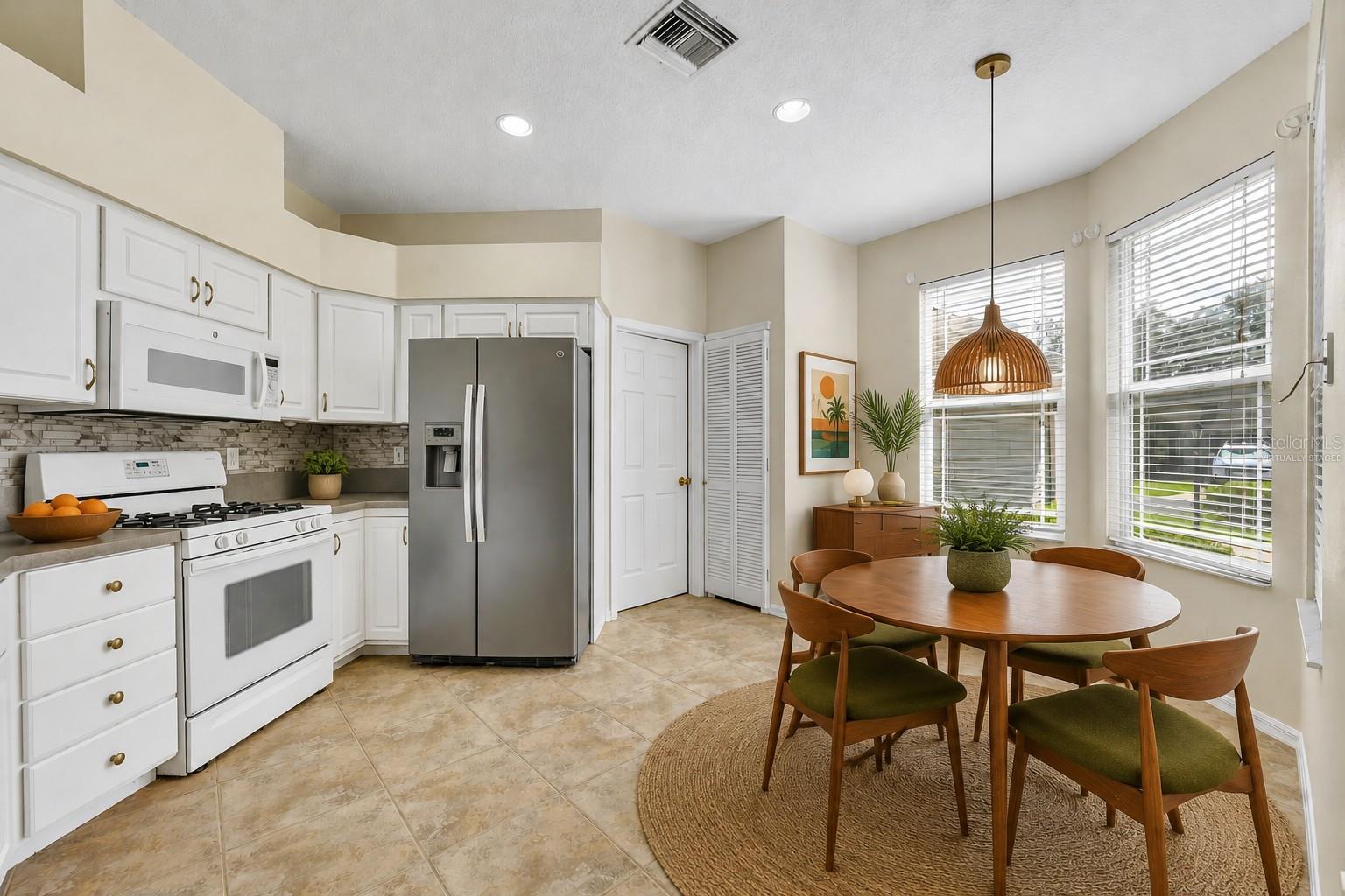 21630 Regency Park Ln Property Photo 6