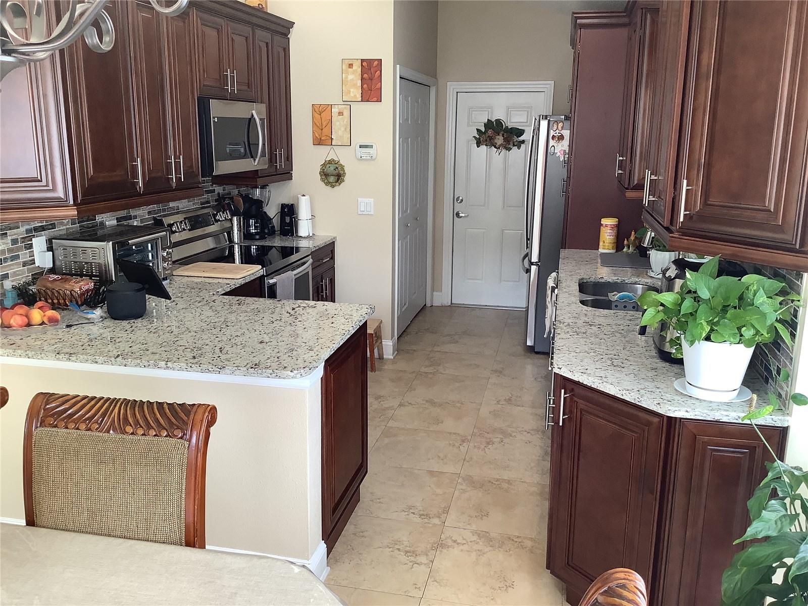 514 Tree Shore Dr Property Photo 6