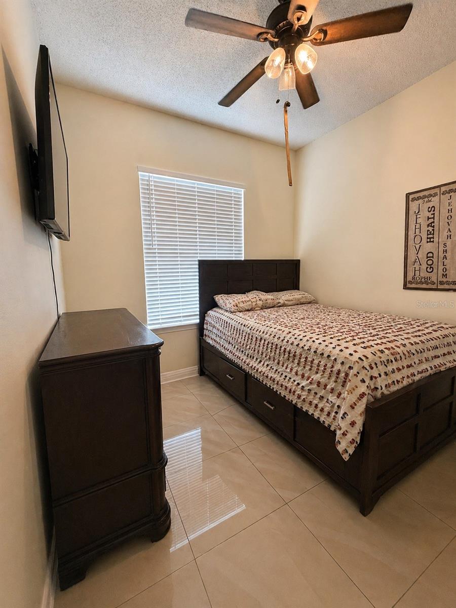 O6402622 Property Photo 5