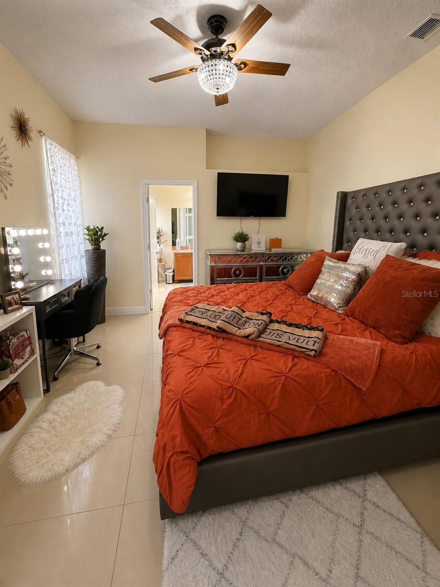 O6402622 Property Photo 6