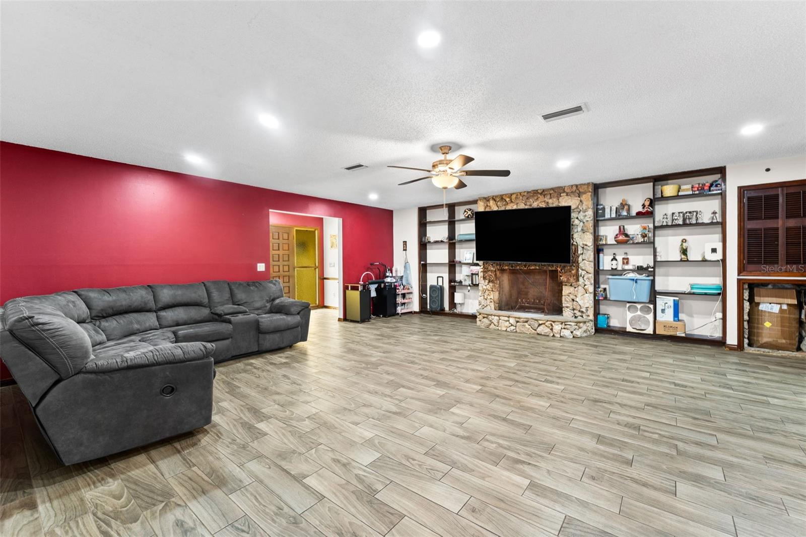 O6402766 Property Photo 3