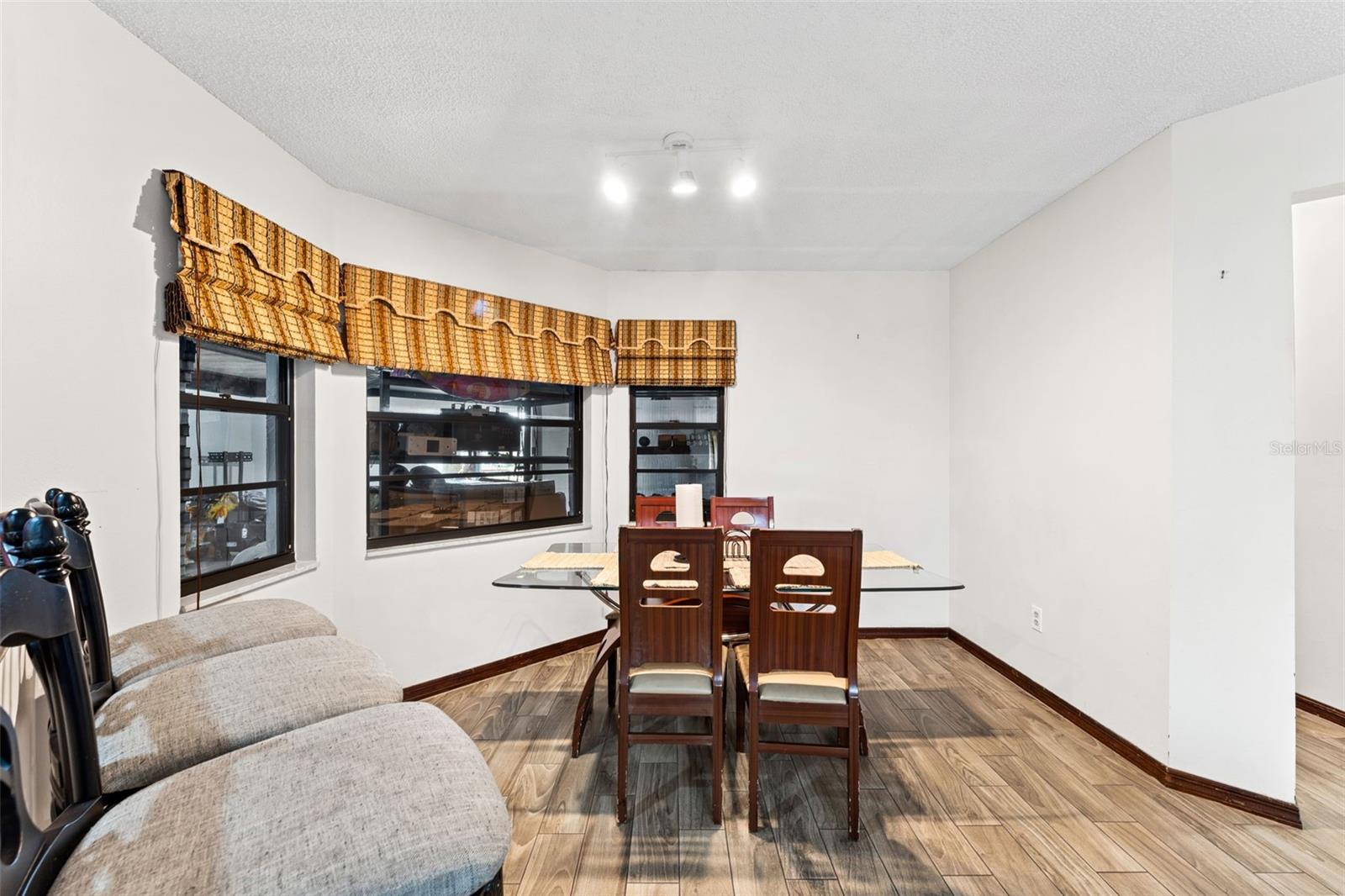 O6402766 Property Photo 5