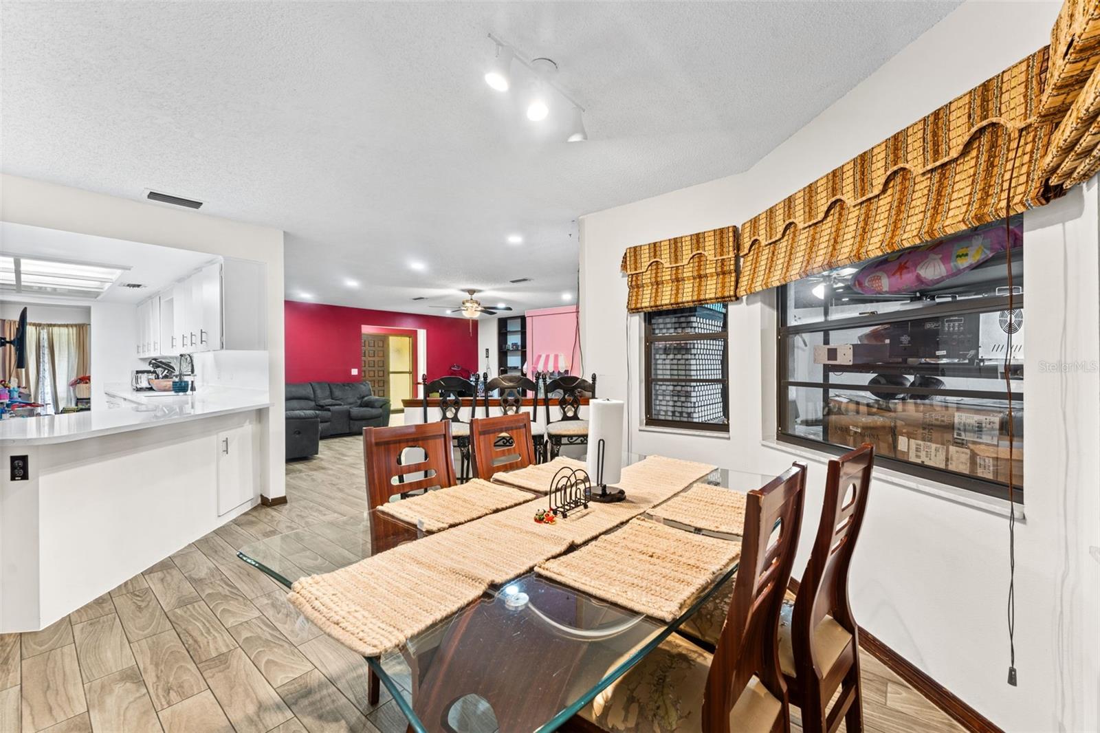 O6402766 Property Photo 6