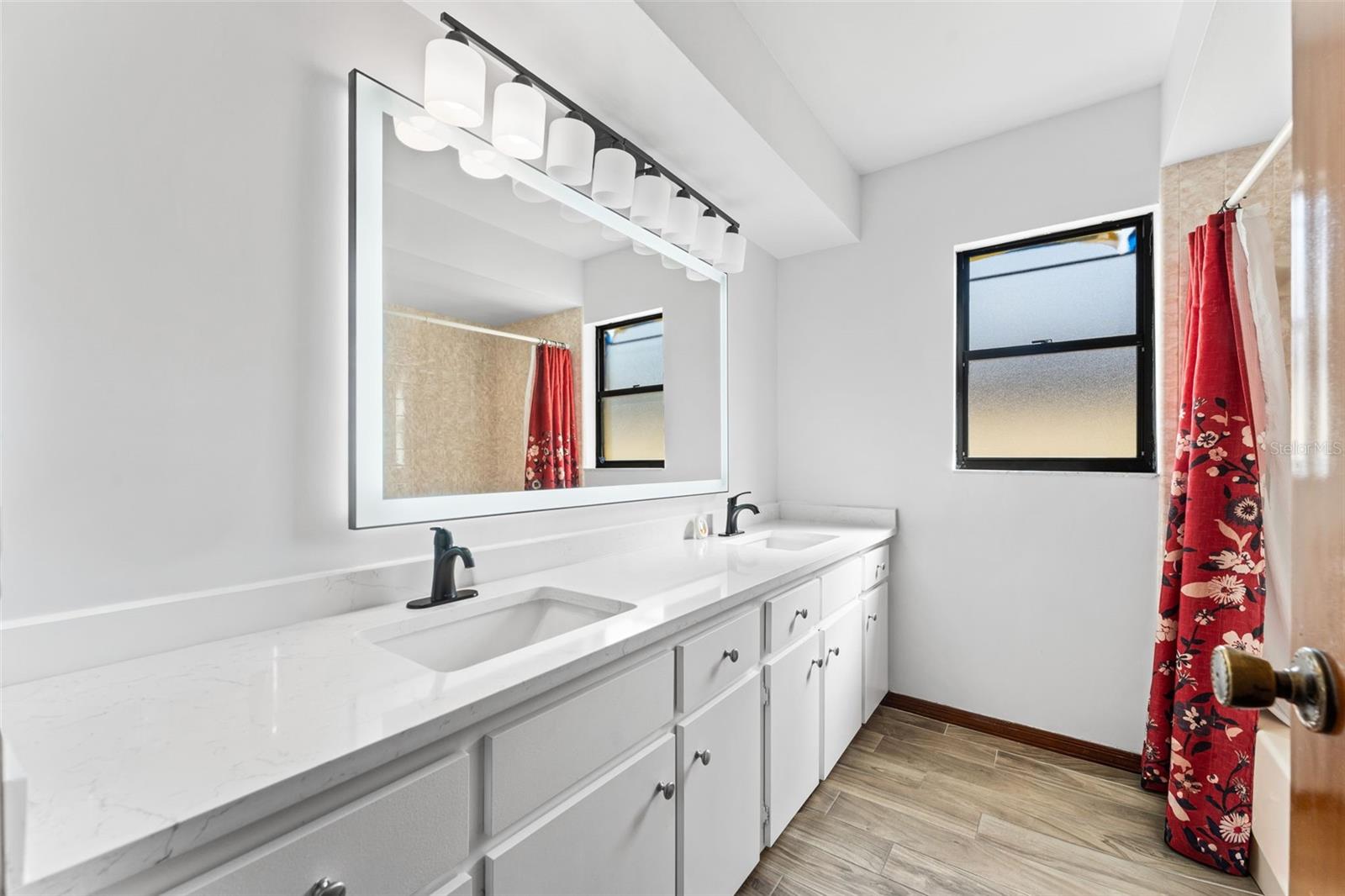 O6402766 Property Photo 12