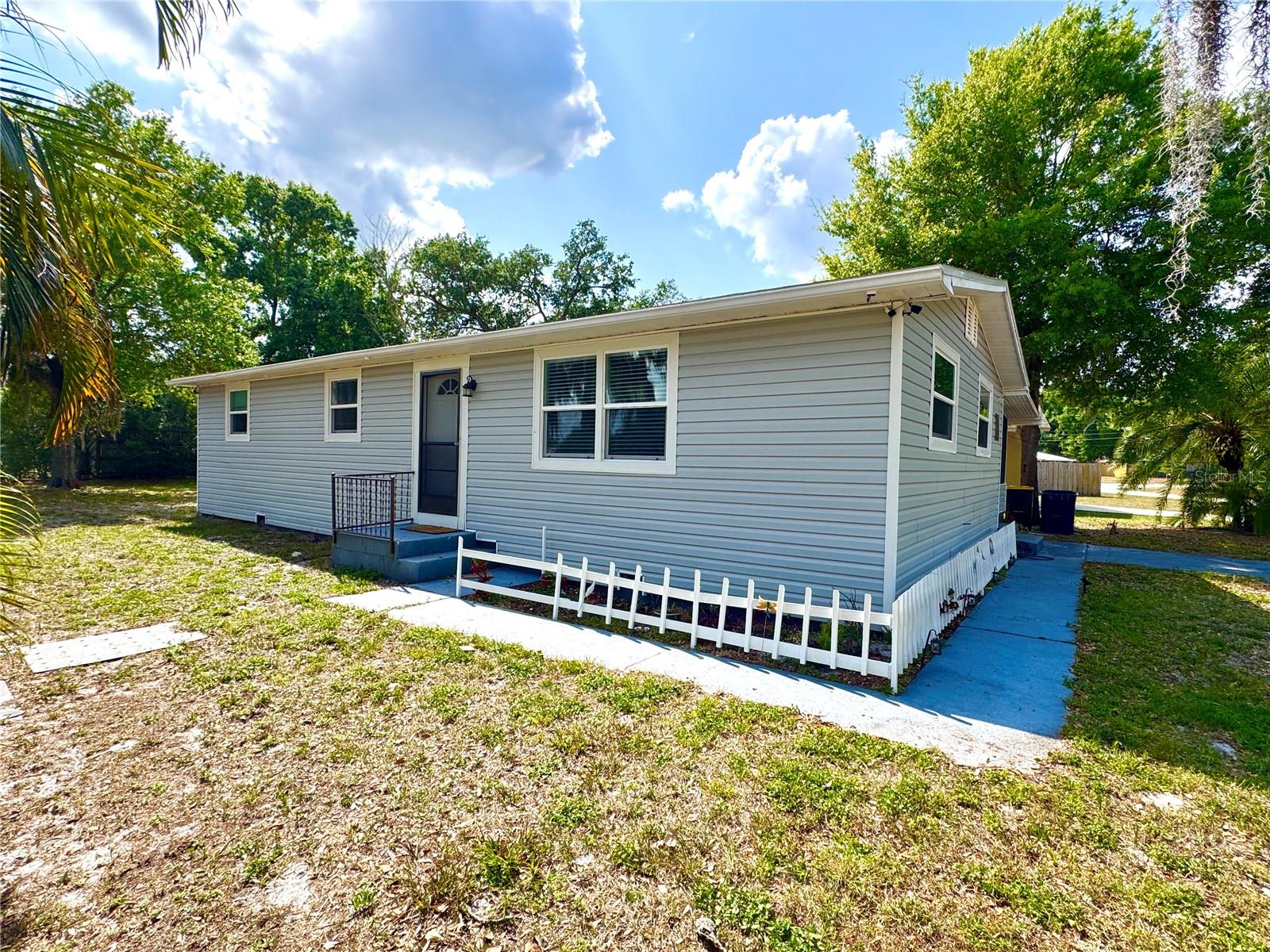111 NE PALENCIA RD Property Photo 1
