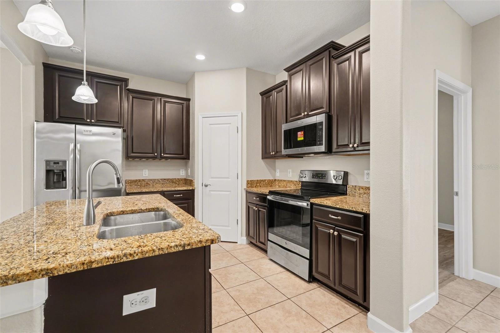 28522 E Pleasant Bay Loop Property Photo 8