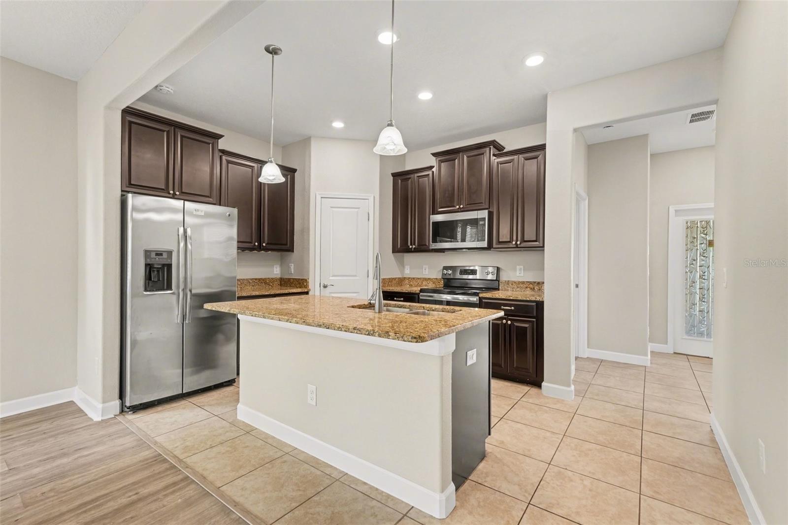 28522 E Pleasant Bay Loop Property Photo 9