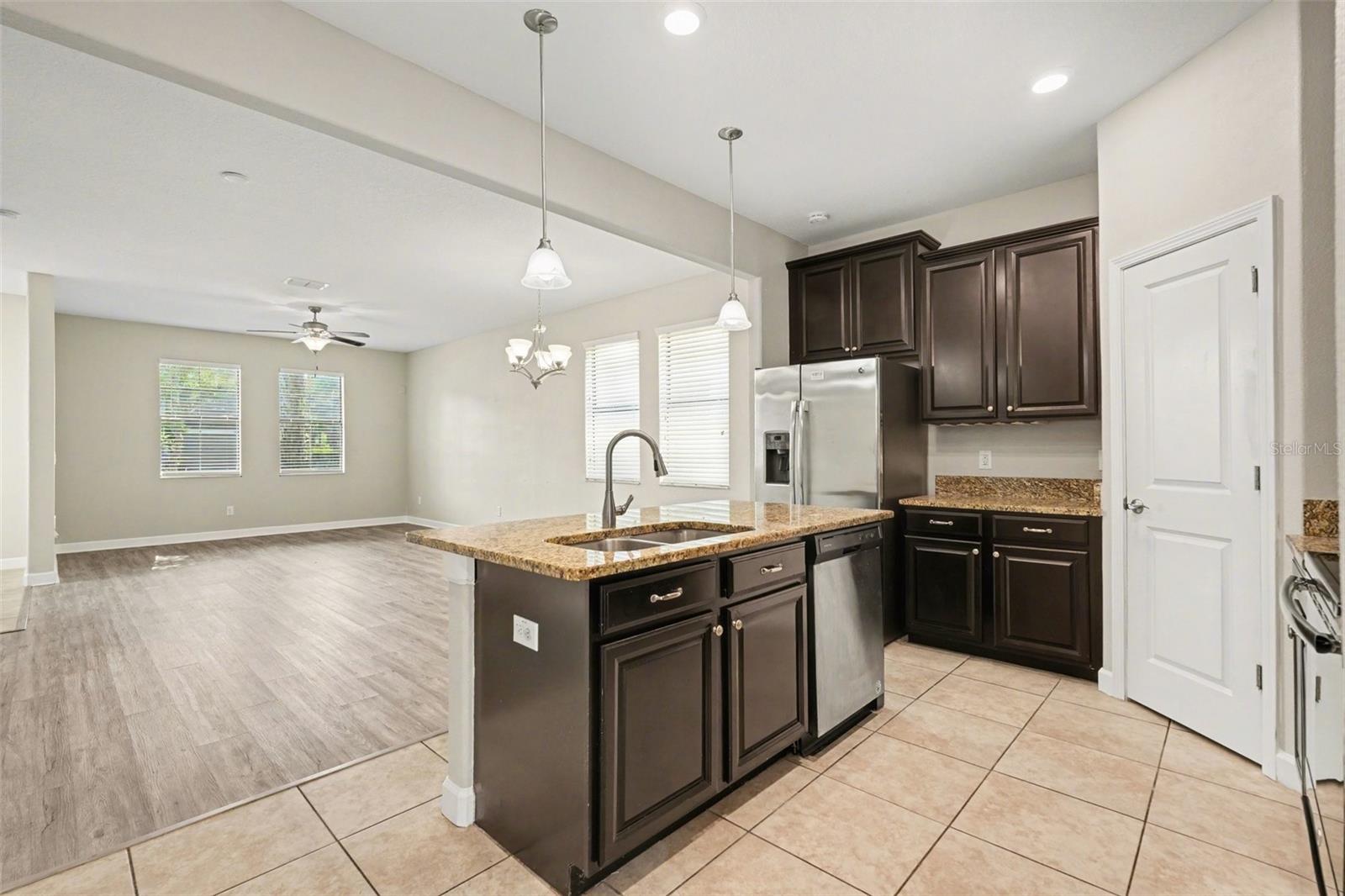 28522 E Pleasant Bay Loop Property Photo 10