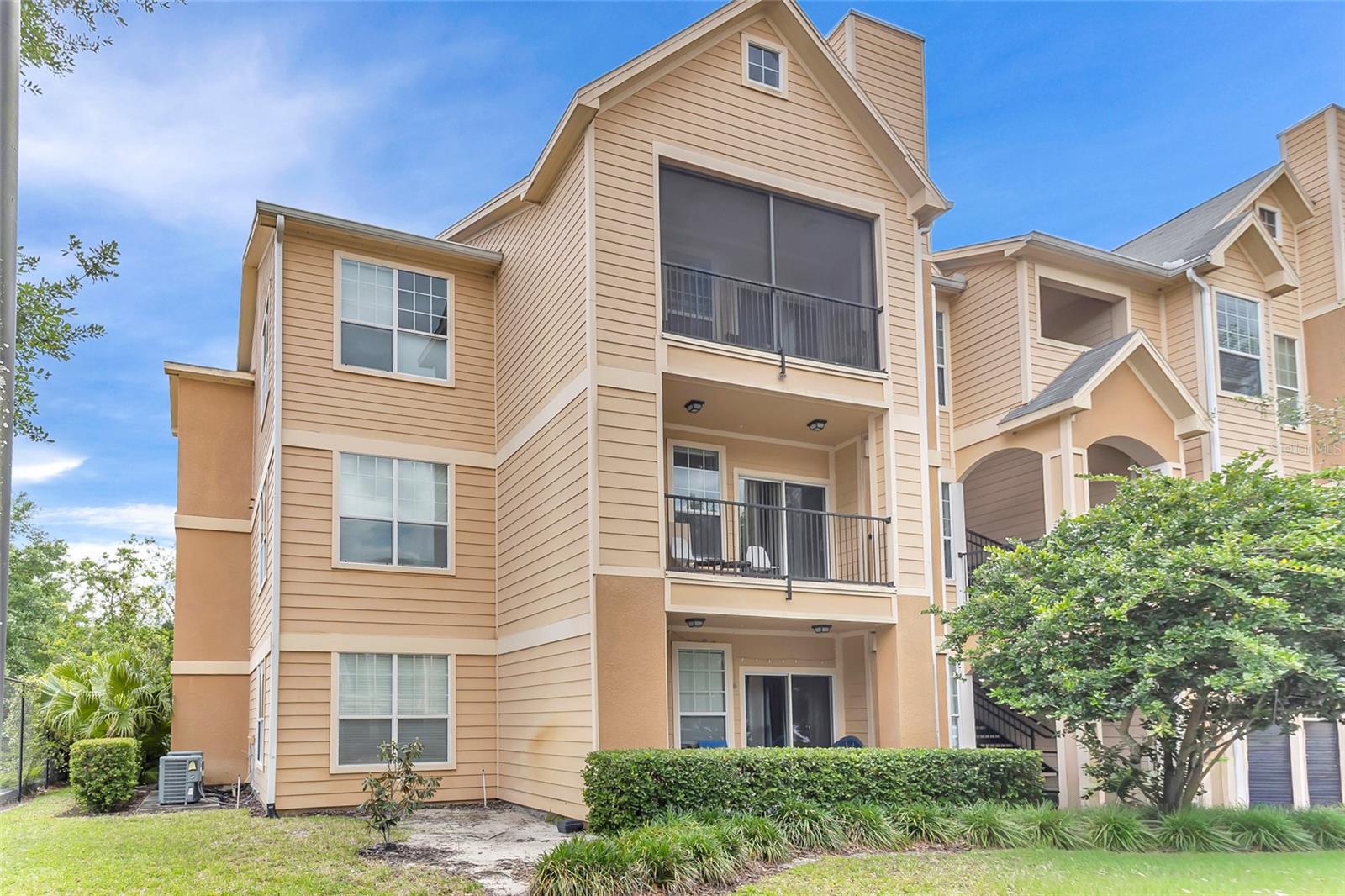 1995 Erving Cir #208 Property Photo 6
