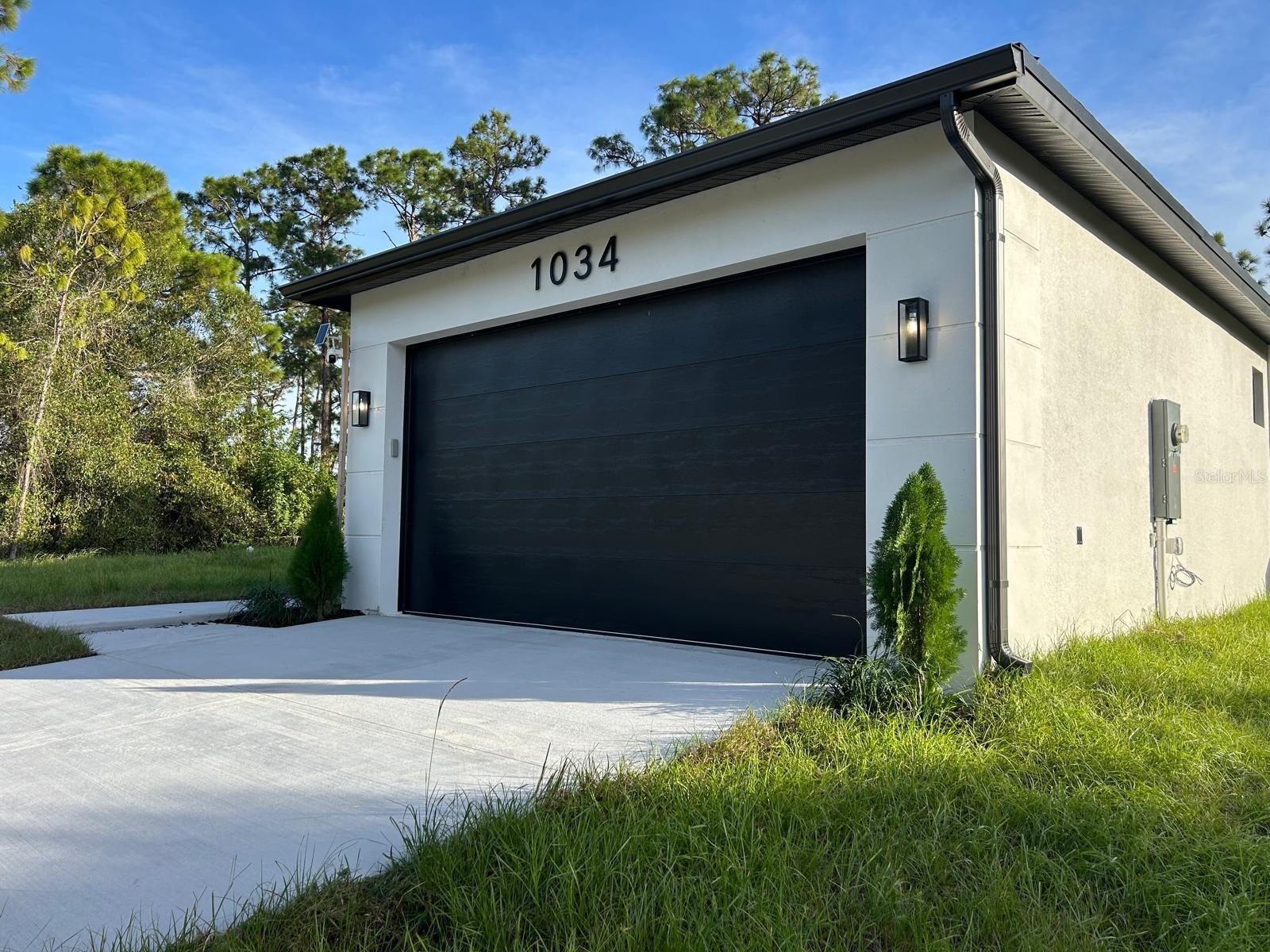 1034 Alcalde St E Property Photo 3