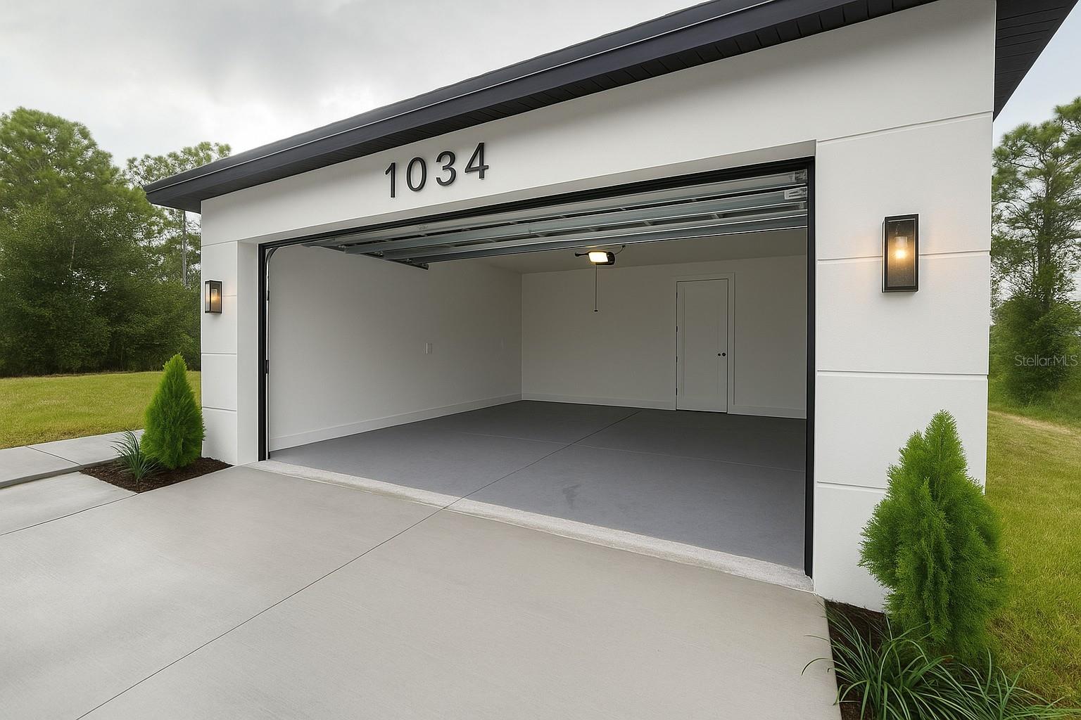 1034 Alcalde St E Property Photo 4
