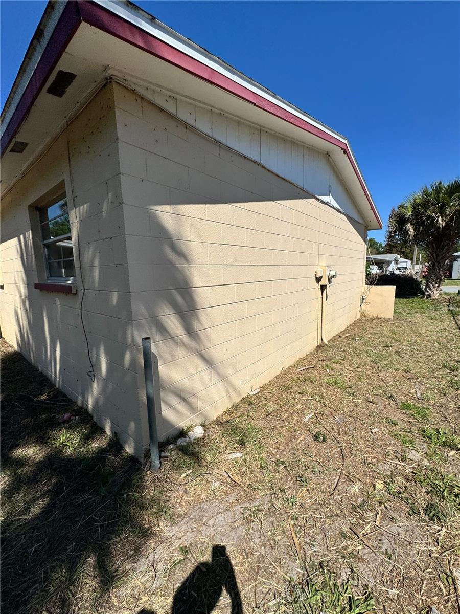 305 Cherry Laurel Ave Property Photo 2