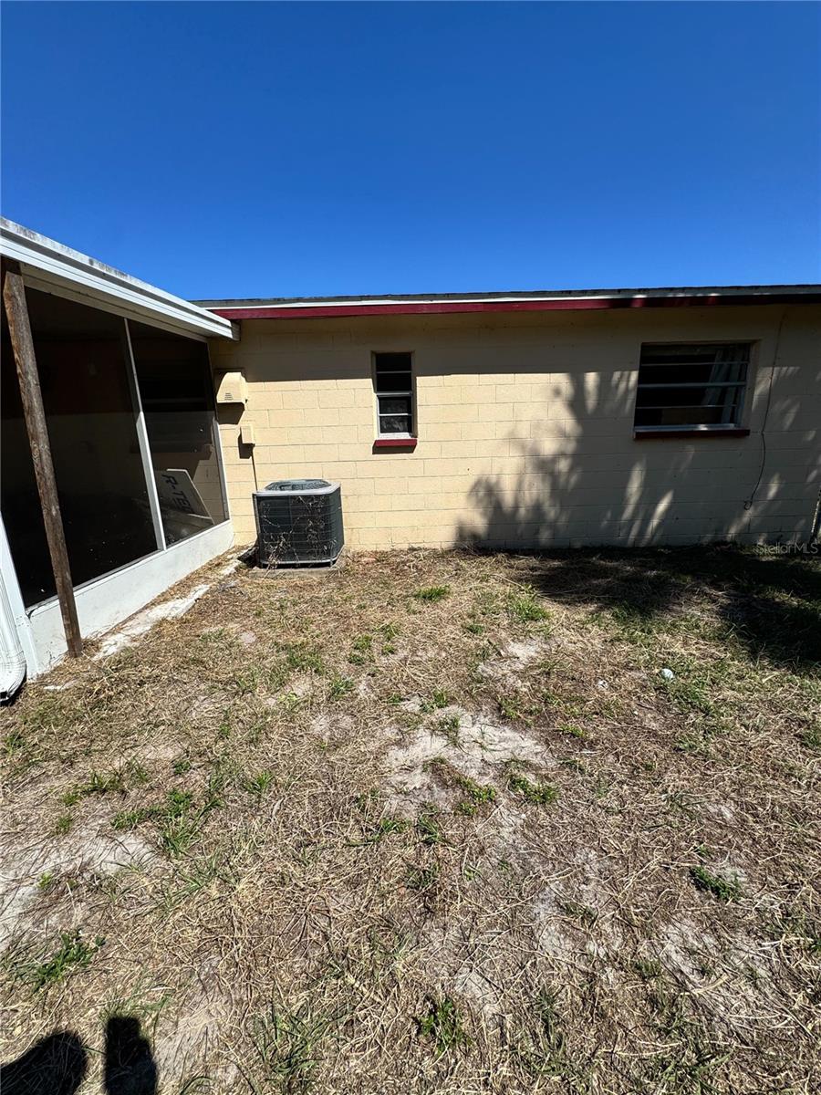 305 Cherry Laurel Ave Property Photo 4