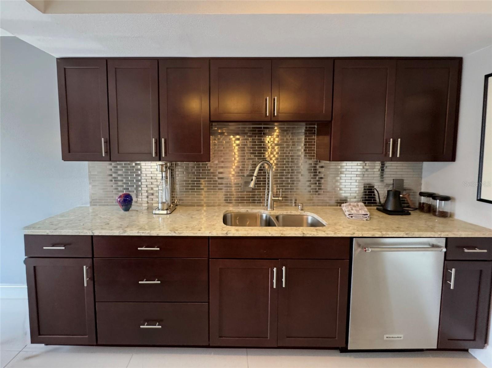 108 Madrid Dr #d Property Photo 6