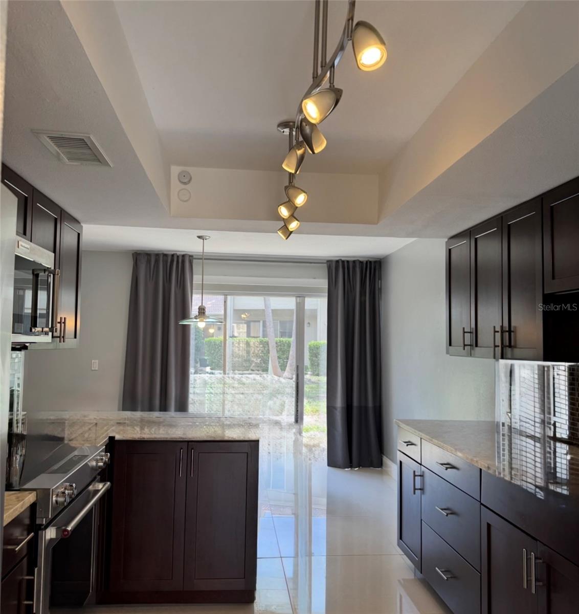 108 Madrid Dr #d Property Photo 9