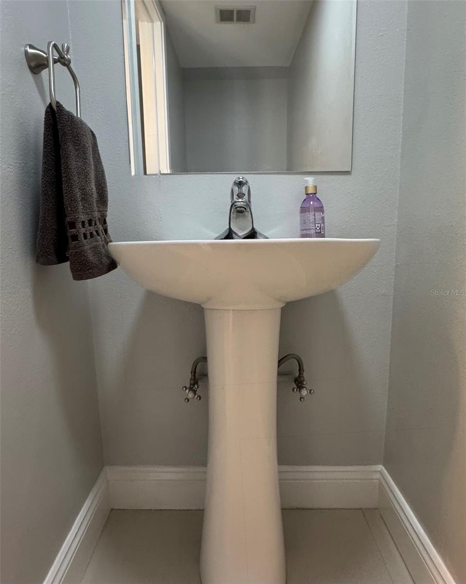 108 Madrid Dr #d Property Photo 15