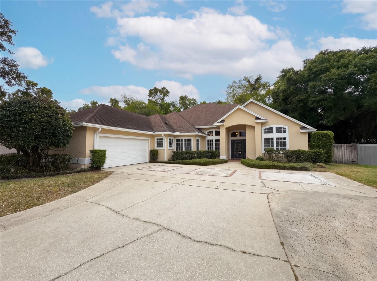 680 Macglenross Dr Property Photo 1