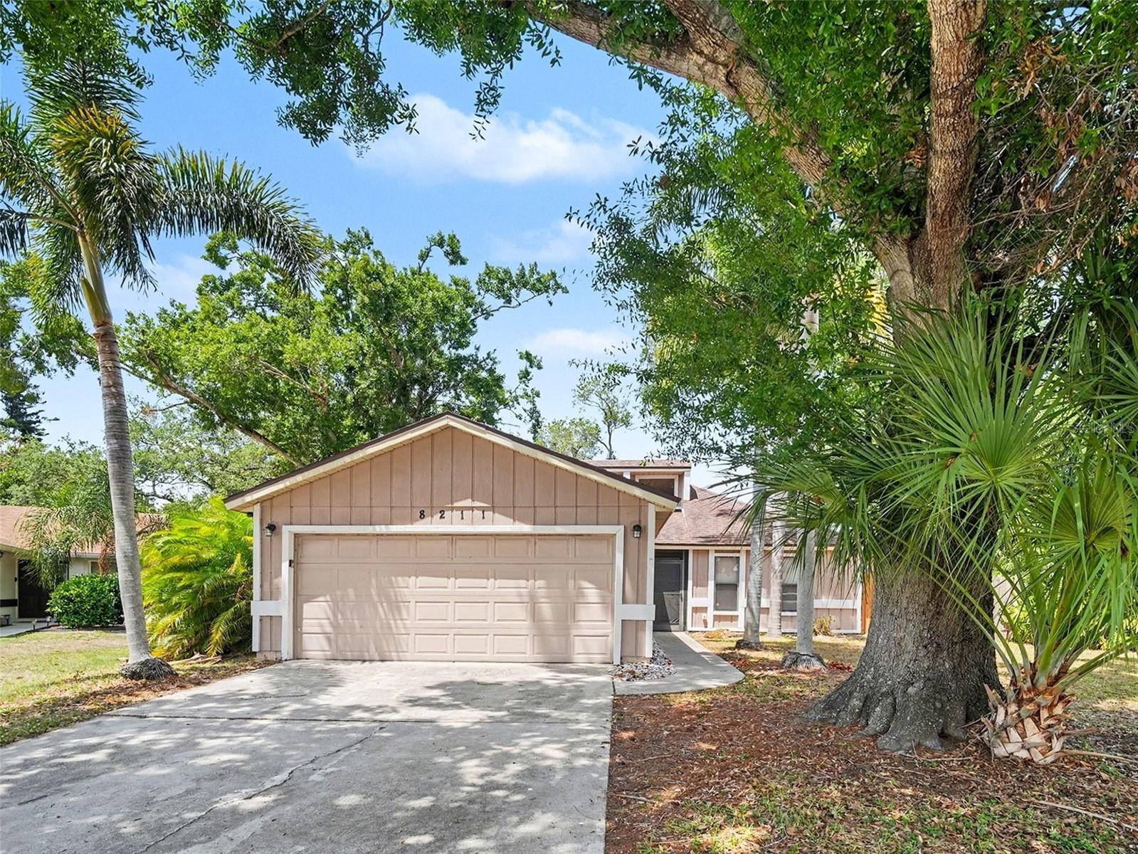 8211 Country Oaks Ct Property Photo 3