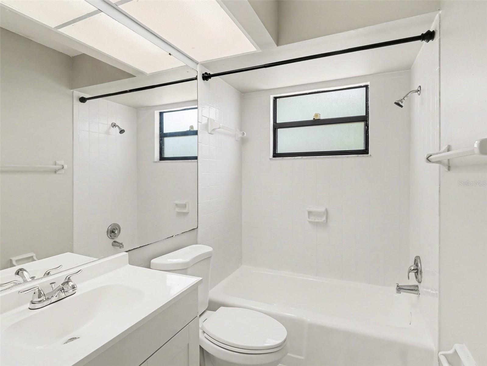 8211 Country Oaks Ct Property Photo 15