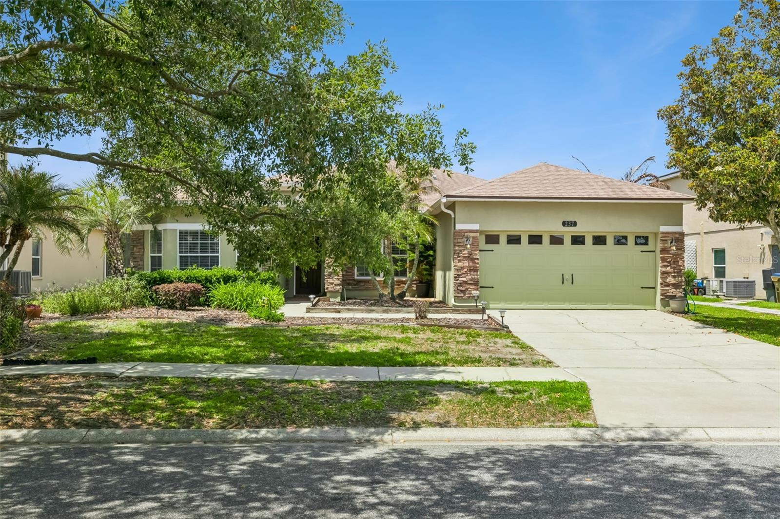 237 Strathmore Cir Property Photo 1