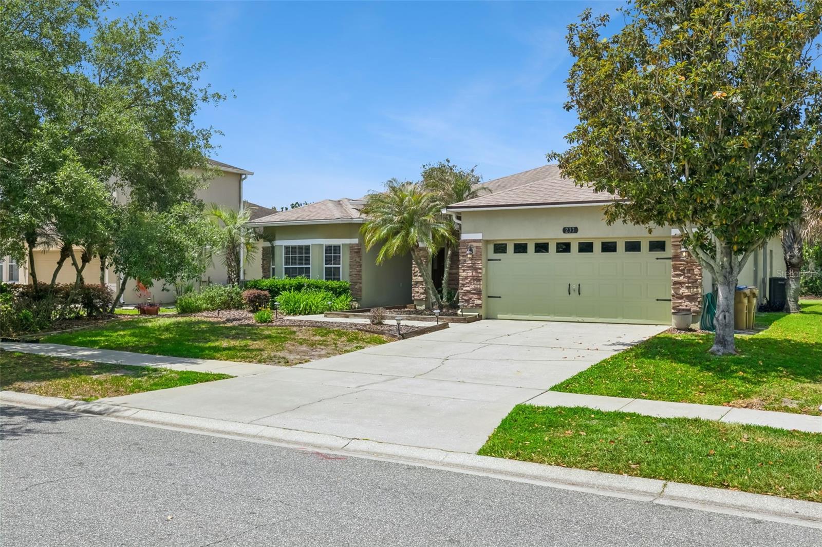 237 Strathmore Cir Property Photo 4
