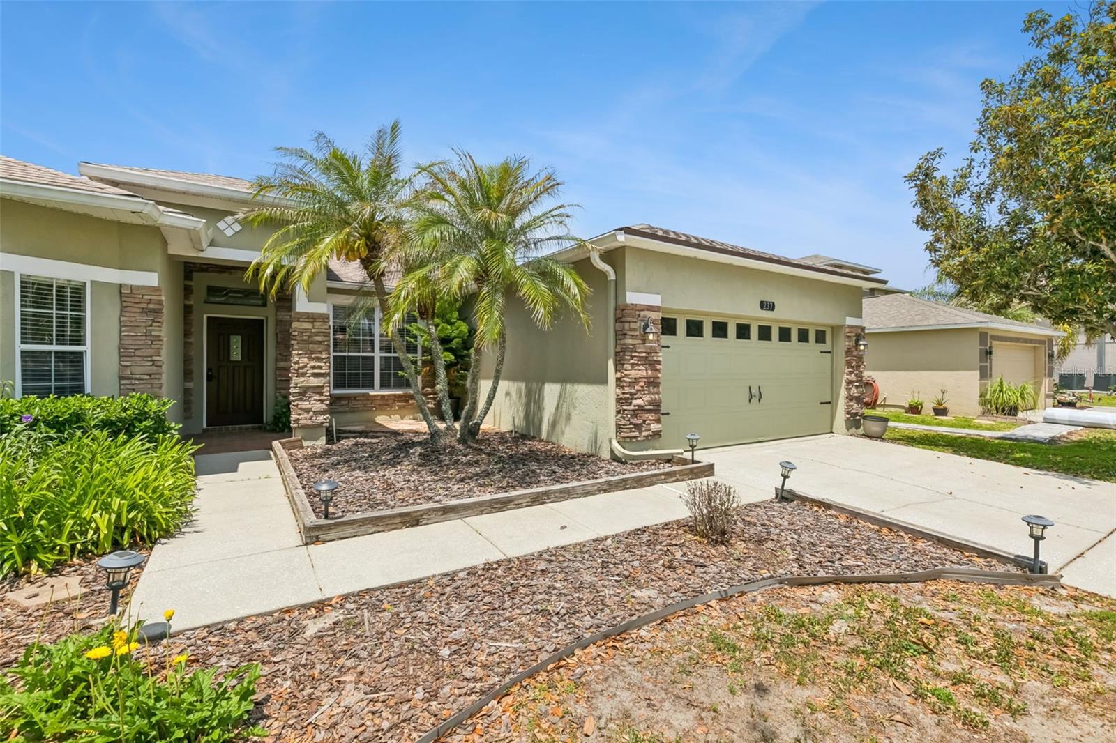 237 Strathmore Cir Property Photo 6