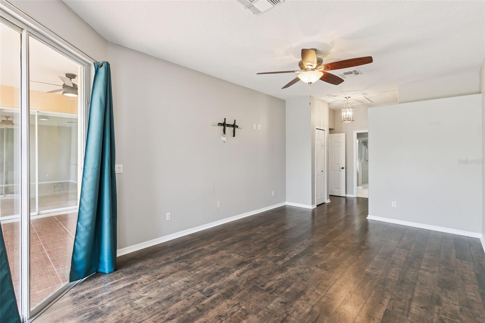 237 Strathmore Cir Property Photo 14
