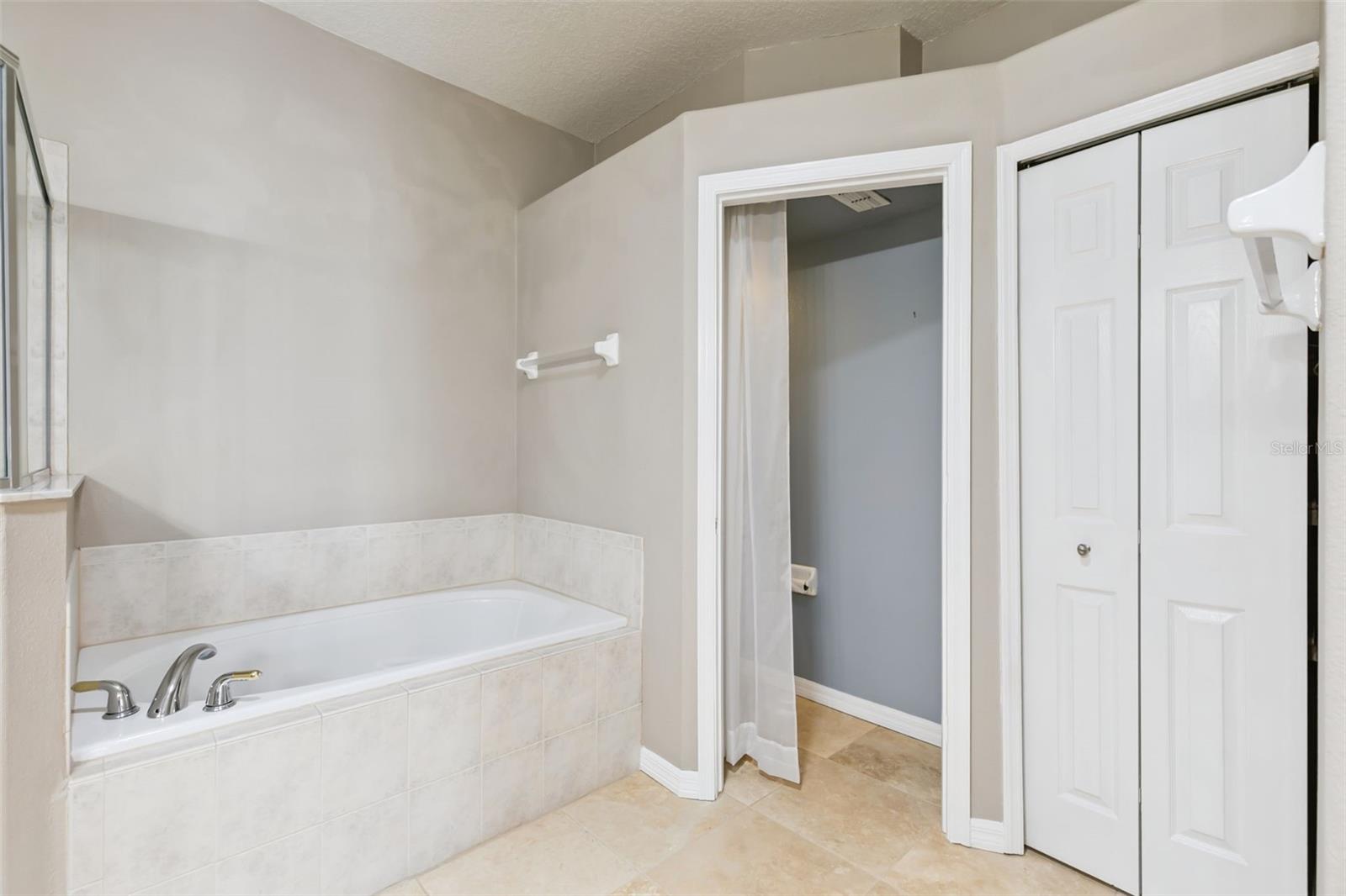 237 Strathmore Cir Property Photo 17