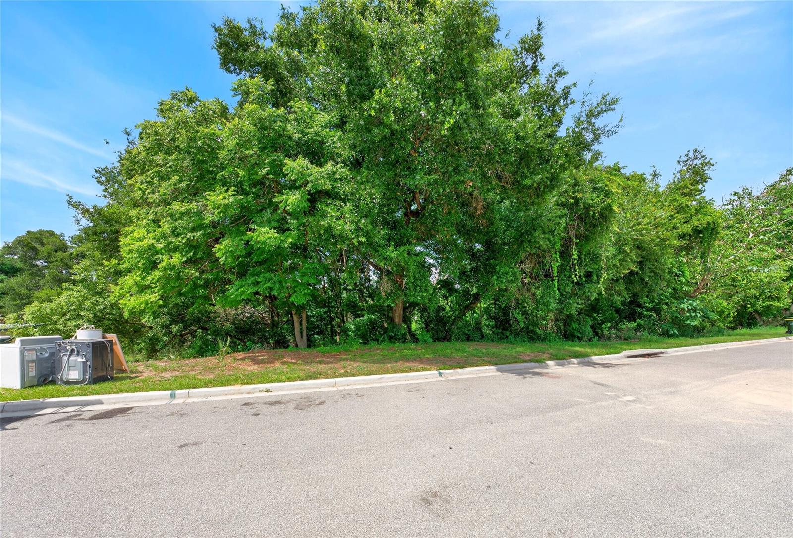 E Minneola Ave Property Photo 1