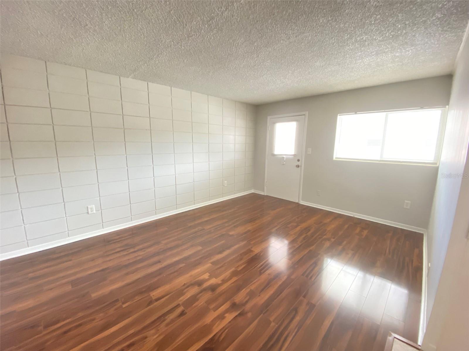 320 Lakeview St #207 Property Photo 3