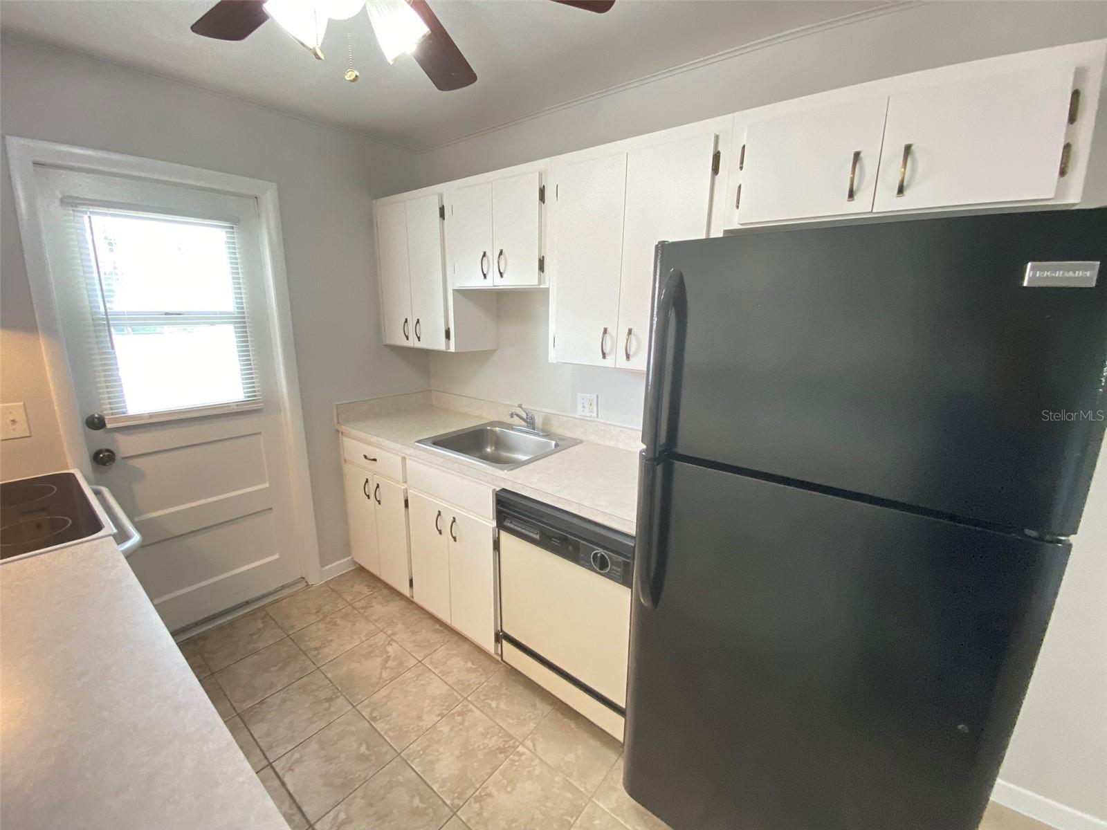 320 Lakeview St #207 Property Photo 5