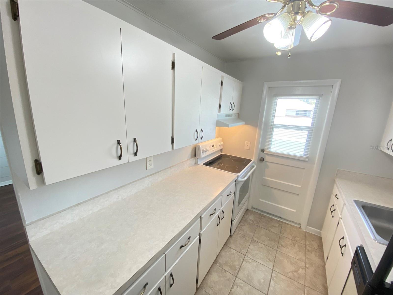 320 Lakeview St #207 Property Photo 6