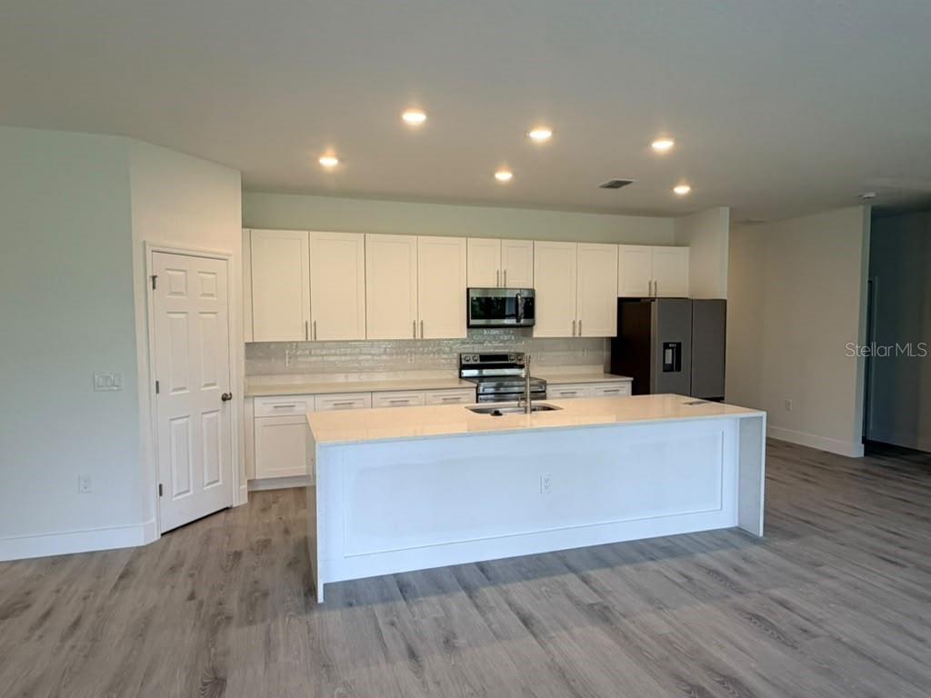 2693 Jeannin Dr Property Photo 6