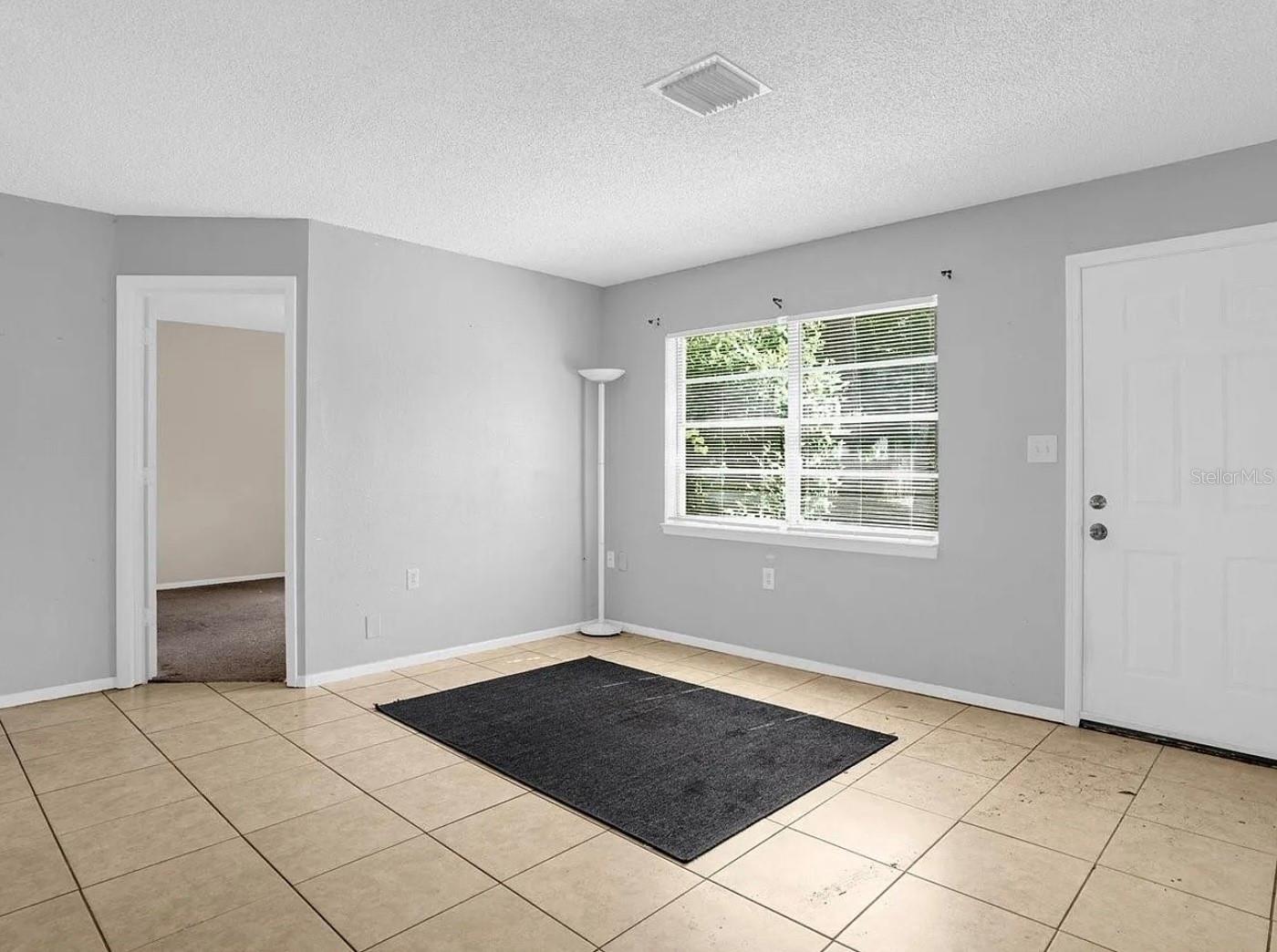 15115 Omaha St Property Photo 7