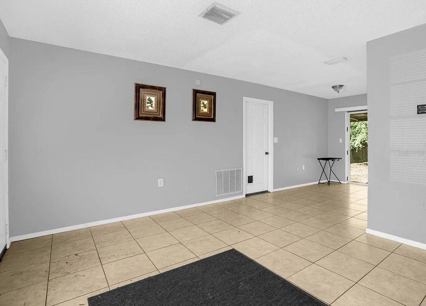 15115 Omaha St Property Photo 10