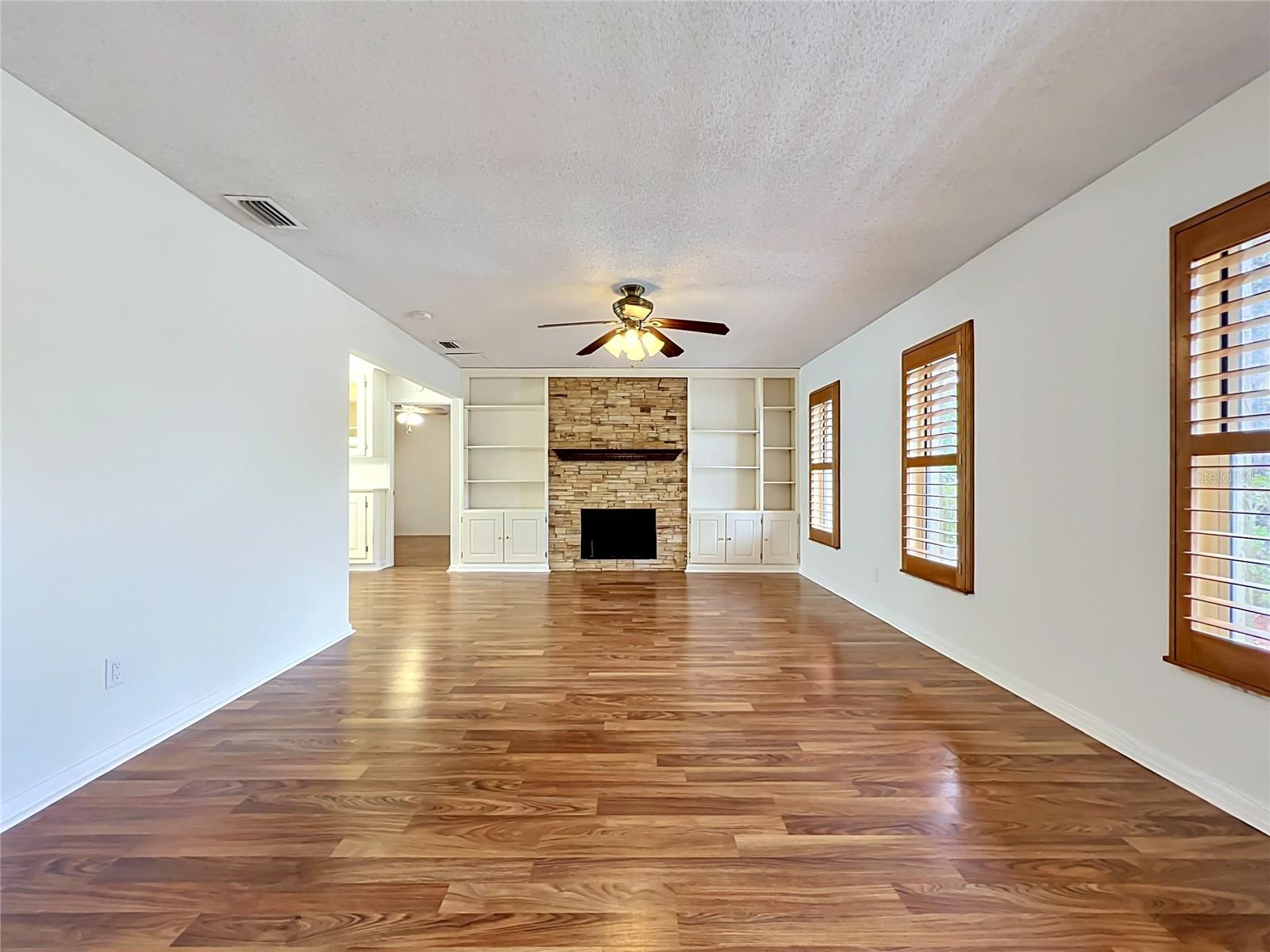 105 Cedar Oak Trl Property Photo 8