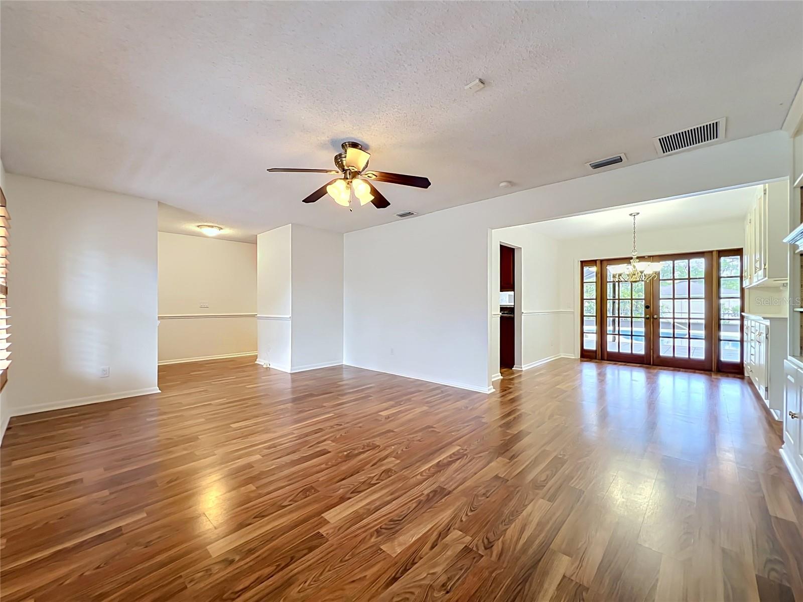 105 Cedar Oak Trl Property Photo 11